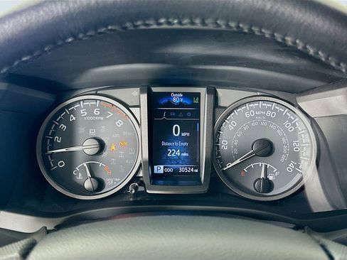 Used 2022 Toyota Tacoma TRD Off-Road image 12