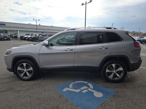 Used 2019 Jeep Cherokee Limited image 30
