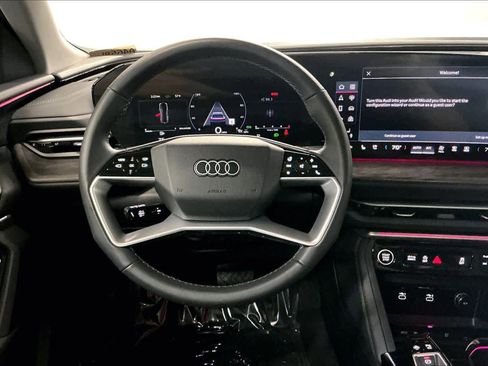 Certified 2025 Audi Q5 Prestige image 8