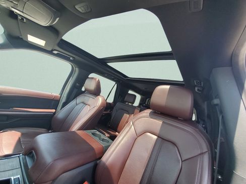 Used 2024 Ford Expedition Limited RWD image 22