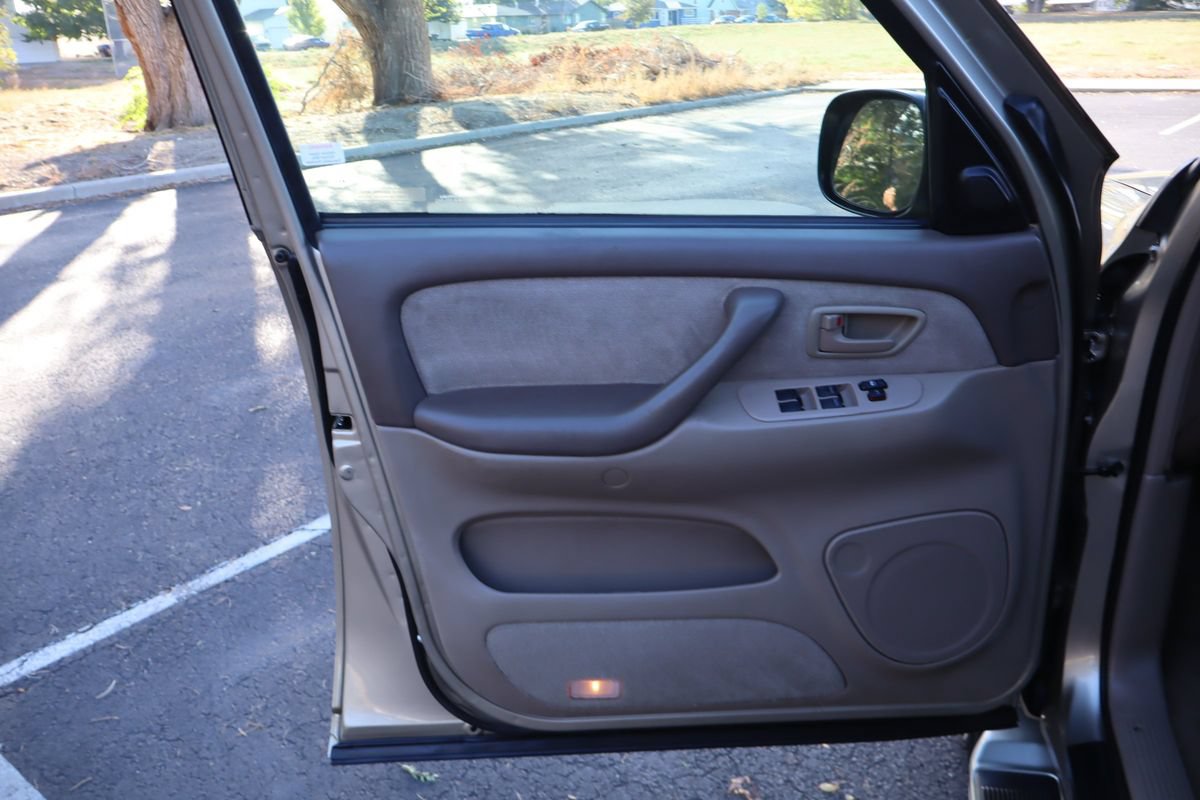 Used 2001 Toyota Sequoia SR5 AWD/4WD image 25