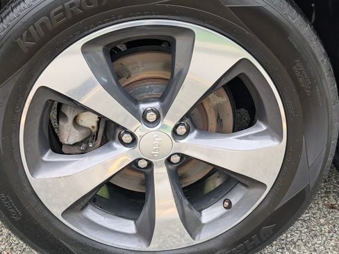 Used 2019 Jeep Cherokee Limited AWD/4WD image 21