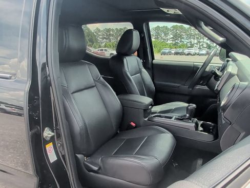 Used 2019 Toyota Tacoma TRD Off-Road AWD/4WD image 51