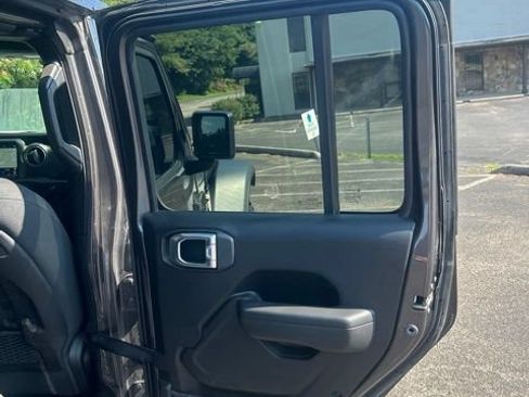 Used 2023 Jeep Wrangler Unlimited Rubicon 4xe w/ Cold Weather Group AWD/4WD image 24