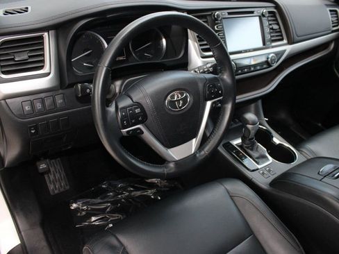 Used 2018 Toyota Highlander XLE image 4