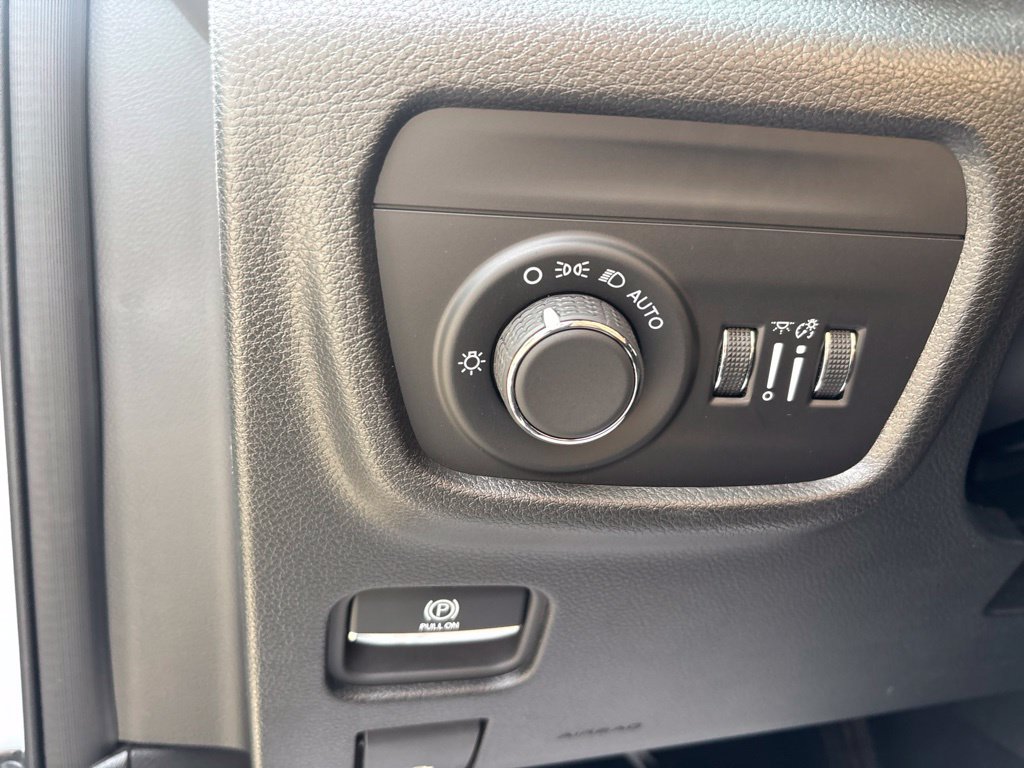 Used 2024 Jeep Grand Cherokee L Altitude AWD/4WD image 25