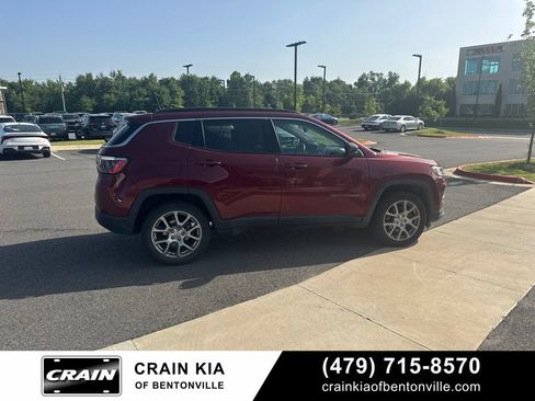 Used 2022 Jeep Compass Latitude AWD/4WD image 12