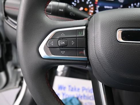 Used 2025 Jeep Compass Trailhawk AWD/4WD image 31