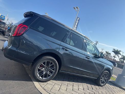 Used 2025 Ford Expedition Platinum w/ Stealth Performance Package image 2