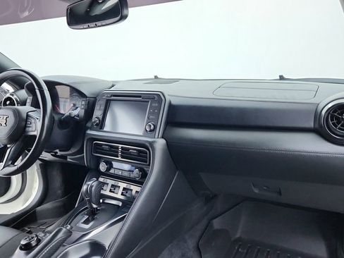 Used 2021 Nissan GT-R Premium image 24