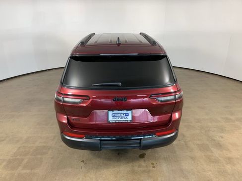 Used 2024 Jeep Grand Cherokee L Altitude image 11