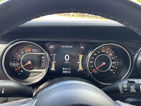 Used 2022 Jeep Wrangler Unlimited Sahara AWD/4WD image 23