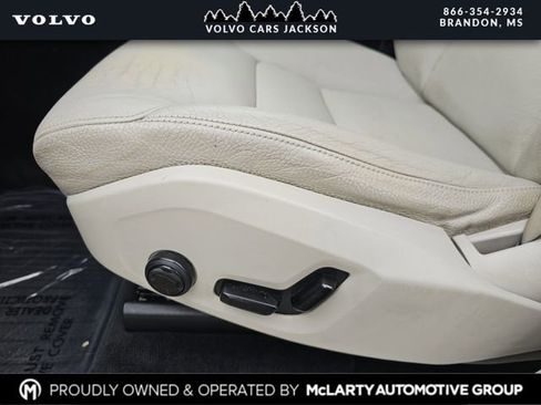 Used 2018 Volvo XC90 T6 Momentum w/ Convenience Package image 14