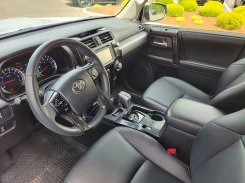 Used 2018 Toyota 4Runner TRD Off-Road Premium AWD/4WD image 26