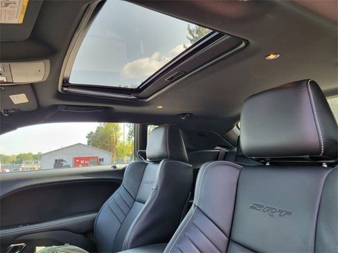 Used 2016 Dodge Challenger SRT Hellcat image 4