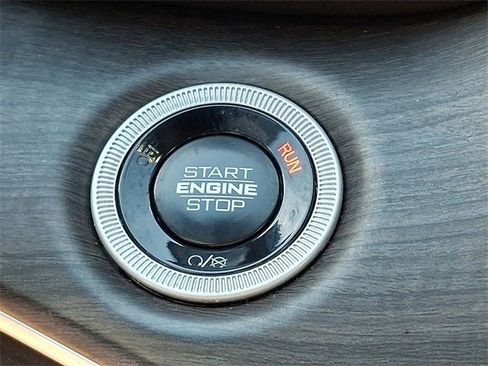 Used 2024 Jeep Grand Cherokee L Limited image 20