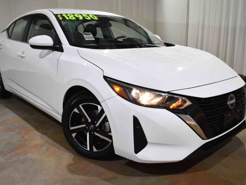 Used 2024 Nissan Sentra SV image 3