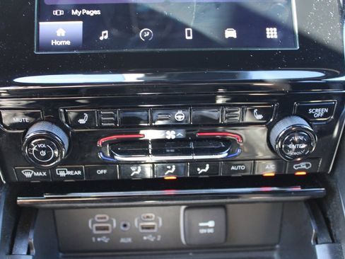 Used 2023 Jeep Grand Cherokee L Laredo image 21