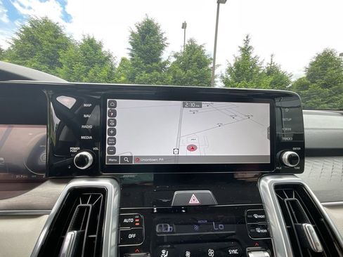 Certified 2023 Kia Sorento SX Prestige w/ Panoramic Sunroof Package AWD/4WD image 19