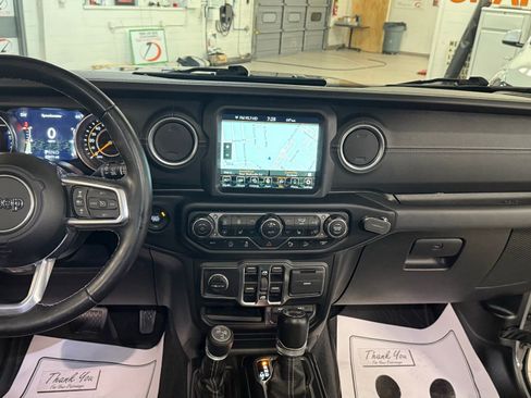 Used 2021 Jeep Wrangler Unlimited Sahara image 38