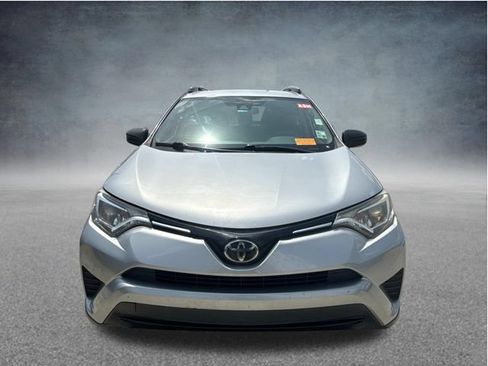 Used 2017 Toyota RAV4 LE FWD image 2
