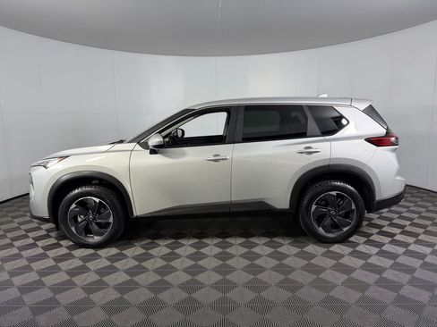 Used 2025 Nissan Rogue SV FWD image 3