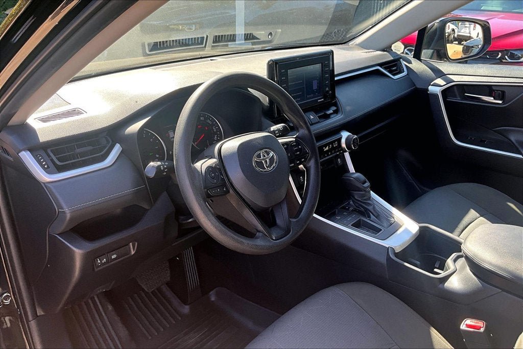 Used 2022 Toyota RAV4 XLE FWD image 13