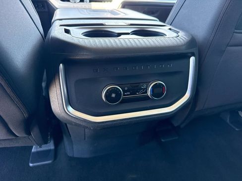 Used 2025 Ford Expedition Active RWD image 17