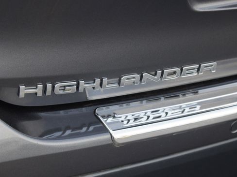 Used 2025 Toyota Highlander Limited image 19