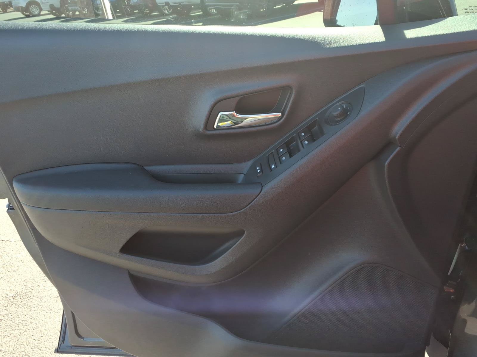 Used 2020 Chevrolet Trax LS w/ Tint and Cruise Package FWD image 21