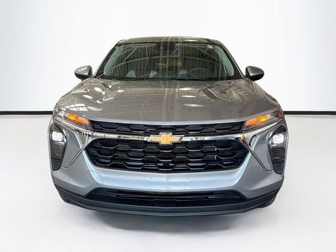 Used 2024 Chevrolet Trax LS w/ LS Convenience Package FWD image 4