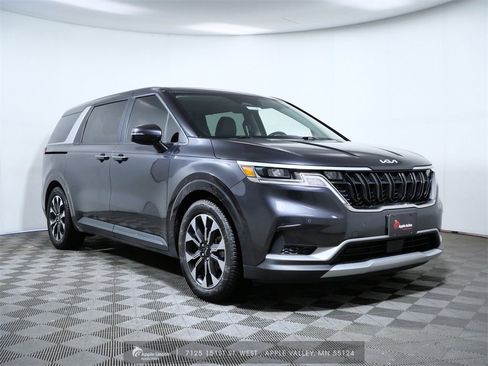 Used 2024 Kia Carnival EX image 1