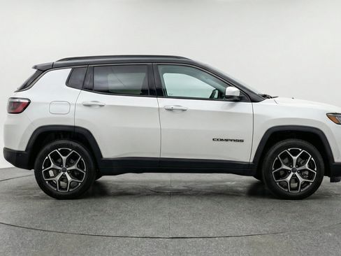 Used 2025 Jeep Compass Limited AWD/4WD image 11