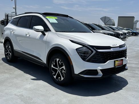 Certified 2025 Kia Sportage EX w/ EX Premium Package AWD/4WD image 9