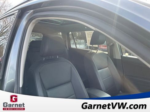 Used 2018 Volkswagen Tiguan SE w/ Panoramic Sunroof Package image 15