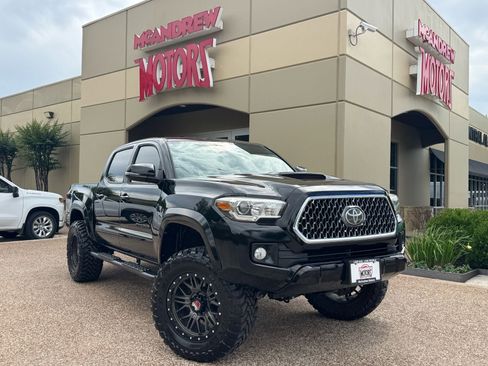 Used 2019 Toyota Tacoma TRD Sport image 1
