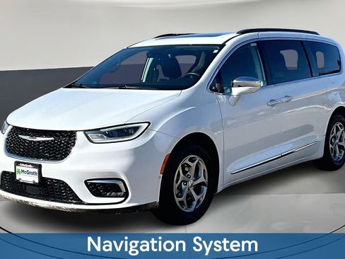Used 2022 Chrysler Pacifica Limited image 3