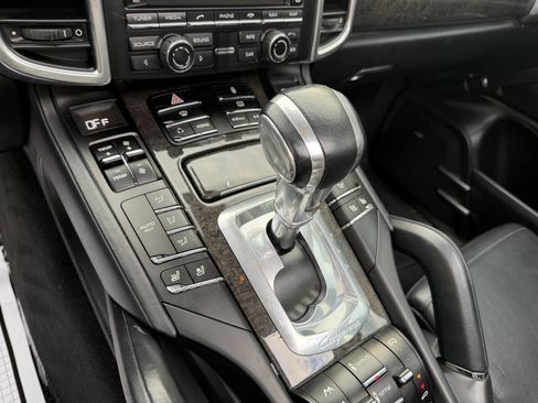 Used 2013 Porsche Cayenne Turbo AWD/4WD image 23