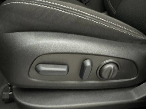 Used 2023 GMC Terrain SLE w/ Driver Convenience Package FWD image 19