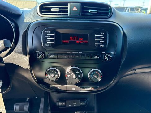 Used 2016 Kia Soul FWD image 18
