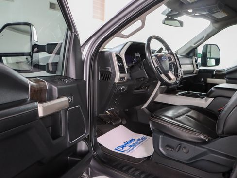 Used 2021 Ford F250 Lariat w/ Lariat Value Package AWD/4WD image 3