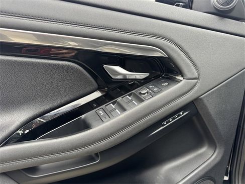 Used 2020 Land Rover Range Rover Evoque SE image 18