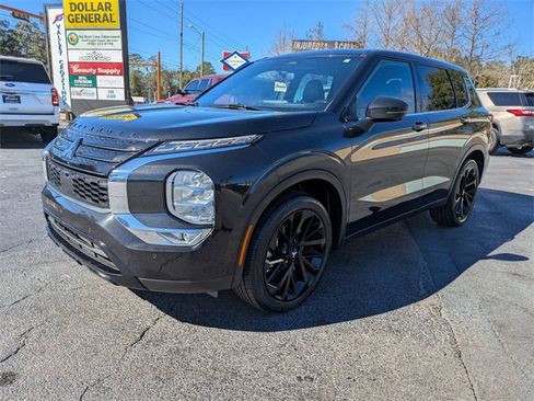 Used 2023 Mitsubishi Outlander SE Black Edition image 4
