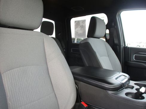 Used 2024 RAM 2500 Big Horn w/ Bed Utility Group image 40