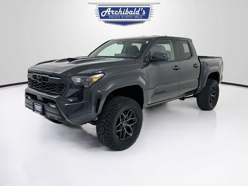 Used 2024 Toyota Tacoma TRD Sport AWD/4WD image 3