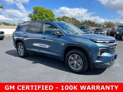 Used 2025 Chevrolet Traverse LT