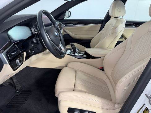 Used 2023 BMW 530i w/ Premium Package RWD image 5