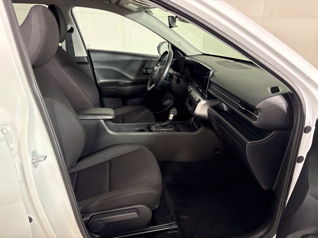 Used 2025 Hyundai Kona SEL FWD image 16
