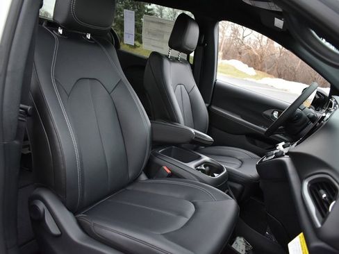 New 2026 Chrysler Voyager LX FWD image 25