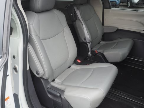 Used 2023 Toyota Sienna XLE image 21